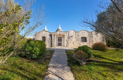 Ostuni Cottage | 3279 Trullo Due Coni by BarbarHouse