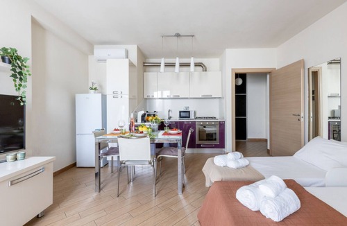 Pisa House | A comfortable and practical 40 square meters studio apartment, perfect for three people, located on the first floor of a building with an elevator (NOT accessible to disabled guests).The property is located near Pisa Centrale Train Station, making it the