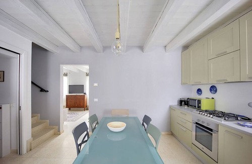 Carpenedo Apartment | A Cozy Home Close to the Magic of Venice!A bright, fully renovated apartment offering a unique opportunity to experience Venice without being overwhelmed by the tourist hustle and bustle. Located in a strategic spot in Mestre, just a one-minute walk from