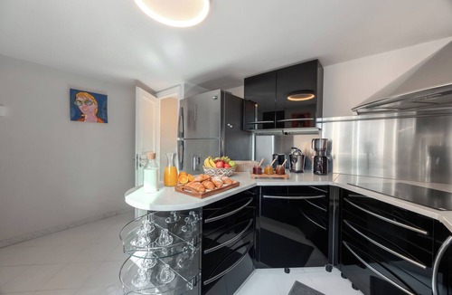 Rione XVIII Castro Pretorio Apartment | A luxurious experience featuring elegant spaces and a spectacular view of the city