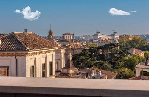 Rione XVIII Castro Pretorio Apartment | A luxurious experience featuring elegant spaces and a spectacular view of the city