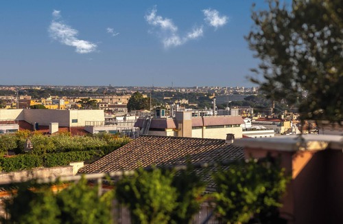 Rione XVIII Castro Pretorio Apartment | A luxurious experience featuring elegant spaces and a spectacular view of the city