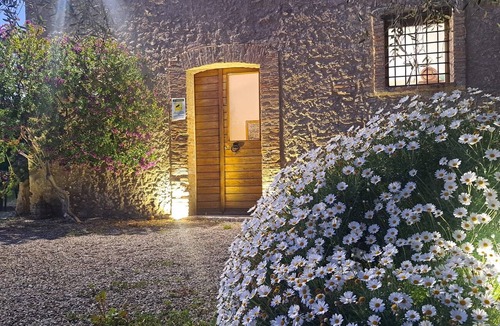 Campagna House | A renovated farmhouse, an oasis of tranquility and elegance nestled among the olive trees