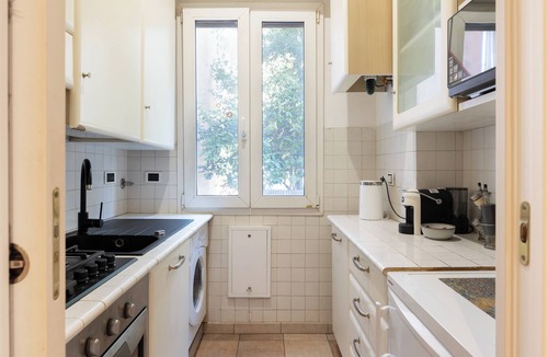 San Giovanni Apartment | A vacation to the Latin walls!