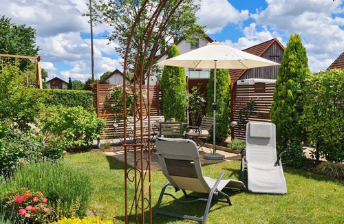 Drosendorf Apartment | Acacia blossom vacation apartment - live in style and feel at home