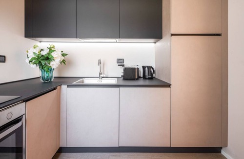 Dorsoduro Apartment | Accademia Design Apartment with Balcony R&R