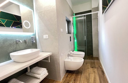 Mola di Bari House | Accommodation of Heroes - Suite with Balcony