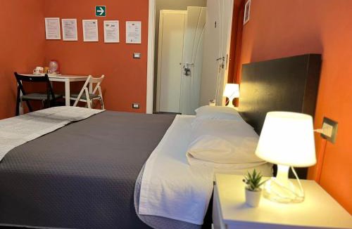 Ciampino House | Adriatic Room 50 m dalla stazione Ferroviaria di Ciampino e dalla navetta aeroportuale