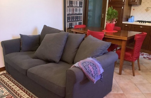 Pederobba House | "Ae Rive" Holiday Home with Mountain View, Private Garden, and Wi-Fi