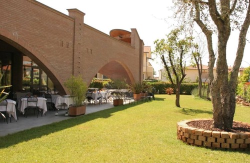 Ponsacco House | Affittacamere e Ristorante Ariete
