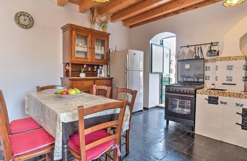Punta Secca Apartment | Agamennone, Wohnung 20 Meter vom Meer entfernt mit einer möblierten Terrasse. by Interhome