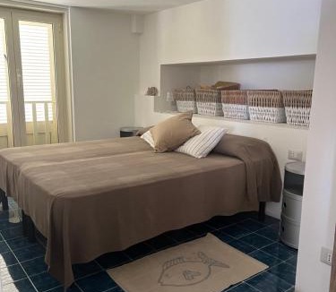 Ponza Apartment | Agenzia Isotur ATTICO SUL PORTO