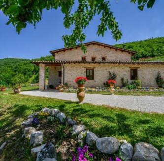 Cascia House | AGRITURISMO LA VALLE DEI BRONZETTI