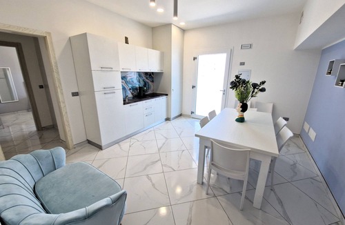 Pizzo House | Al 211 Rooms, modern and welcoming guest house "Room 2"