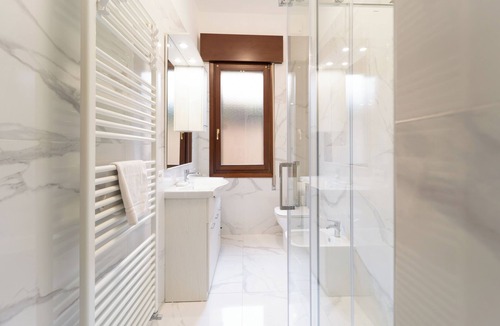 Mestre Apartment | Al Pettirosso: 15 min to Venice, 2 Double Bedrooms, Free Private Parking