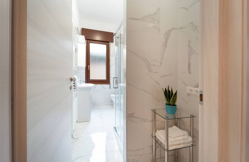Mestre Apartment | Al Pettirosso: 15 min to Venice, 2 Double Bedrooms, Free Private Parking