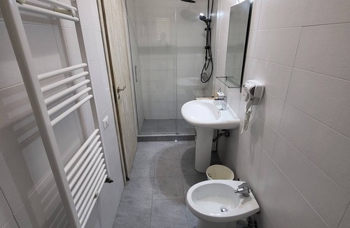 Fiumicino House | ALBACHIARA GUEST HOUSE