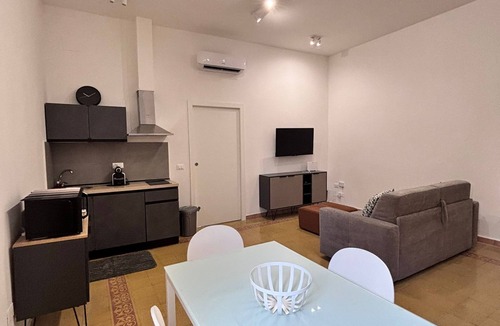 Partanna Apartment | Almarè Mondello, apartment in Mondello, 11 minutes' walk from the beach