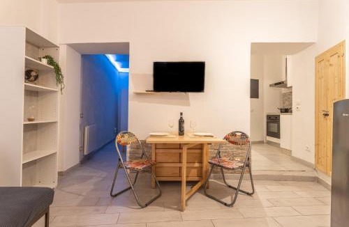 Old Town Apartment | AM Stays 3 - Etruscan Arch Heritage Suite