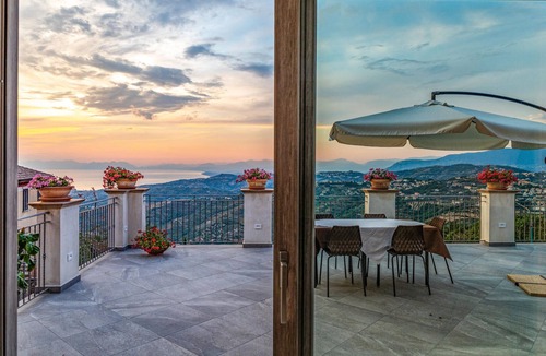 Laureana Cilento House | Amazing home in Laureana Cilento