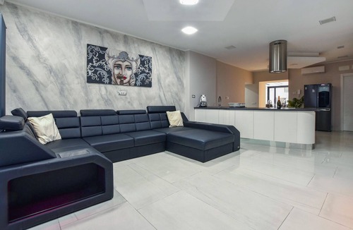 Cibali House | Amazing home in Catania with private swimming pool, can be inside or outside