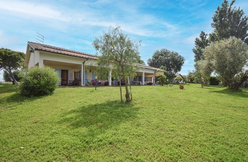 Pescia Romana House | Amazing home in Pescia Romana with WiFi