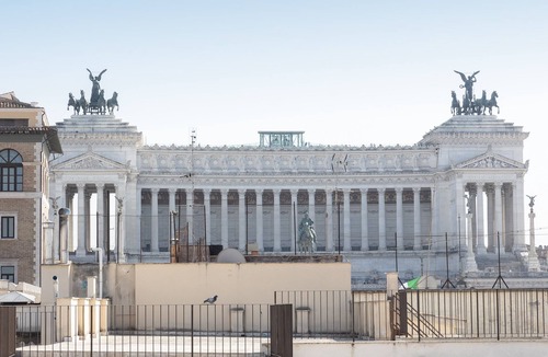Rione III Colonna Apartment | Amazing Piazza Venezia with Jacuzzi and terracesn
