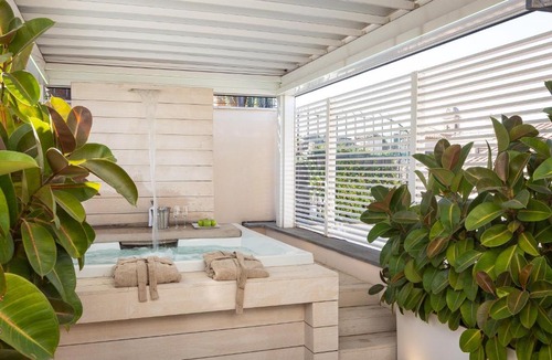 Rome City Centre Apartment | Amazing Piazza Venezia with Jacuzzi and terrace
