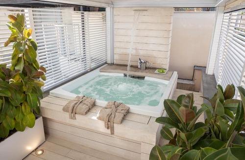 Rome City Centre Apartment | Amazing Piazza Venezia with Jacuzzi and terrace