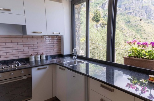 Piano di Sorrento Ski Chalet | AMORE RENTALS - Casa Assunta with Parking and Air Conditioning