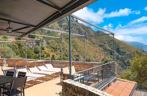 Vico Equense Ski Chalet | AMORE RENTALS - Villa Vanessa with Private Pool and Sea View