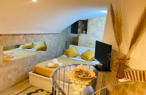 Rione XI Sant'Angelo Apartment | Ancient Roman Mansion