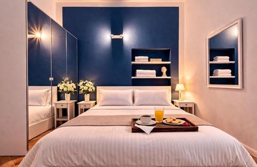 Rione III Colonna Apartment | Ap-Caravaggio at spanish steps