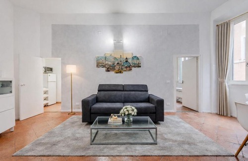 Rione III Colonna Apartment | Ap-Caravaggio at spanish steps