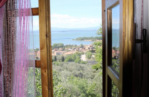 Passignano sul Trasimeno Cottage | Apartment for 4/5 Persons, Amazing View on Trasimeno Lake