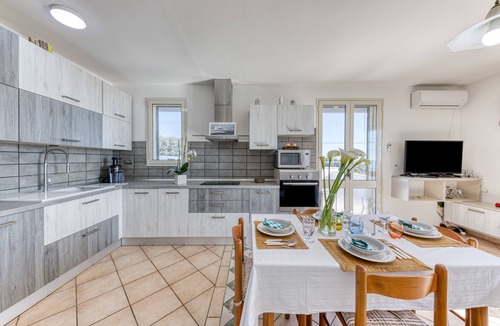Marina San Gregorio Villa | Apartment 'Villetta Del Cuore' with Sea View, Wi-Fi and Air Conditioning