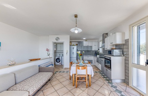 Marina San Gregorio Villa | Apartment 'Villetta Del Cuore' with Sea View, Wi-Fi and Air Conditioning