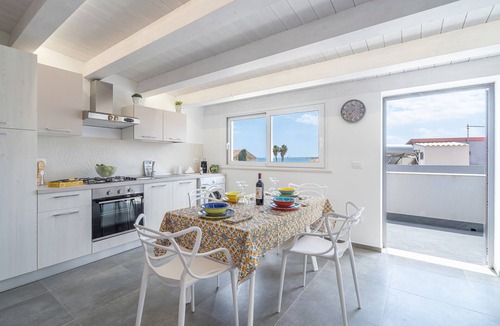 Avola Apartment | Apartment 'A Due Passi Dal Mare' with Sea View, Shared Pool and Wi-Fi