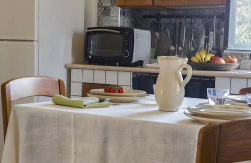 Novoli Apartment | Apartment 'Acanto' with Shared Pool, Wi-Fi and Air Conditioning