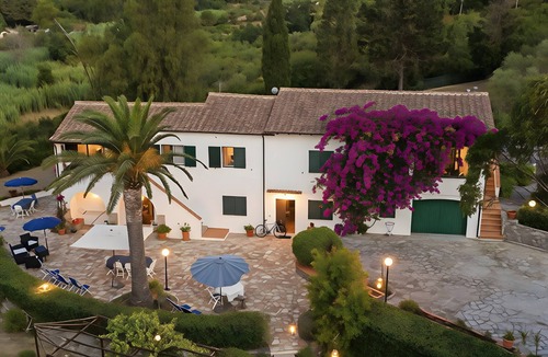 Campo nell'Elba Apartment | Apartment 'Agave' with Private Garden, Wi-Fi and Air Conditioning