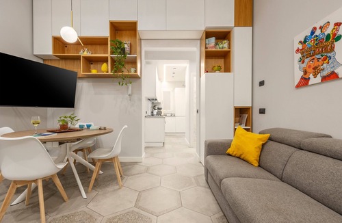 Ruggero Settimo Apartment | Apartment 'Al Massimo - Palermo' with Wi-Fi and Air Conditioning