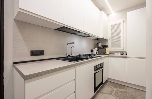 Ruggero Settimo Apartment | Apartment 'Al Massimo - Palermo' with Wi-Fi and Air Conditioning
