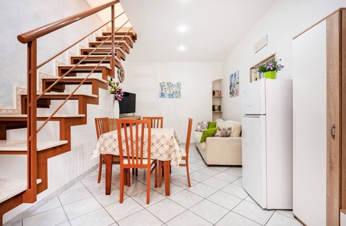 Molfetta Apartment | Apartment 'All'angolo' with Wi-Fi and Air Conditioning