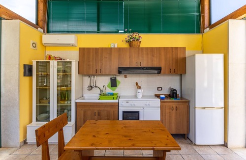 Pozzallo Apartment | Apartment 'Alla Corte Di Nonna Maria' with Sea View and Air Conditioning