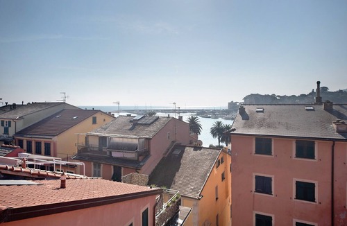 Rapallo Apartment | Apartment 'Appartamento Gabbiano' with Shared Terrace, Wi-Fi and Air Conditioning