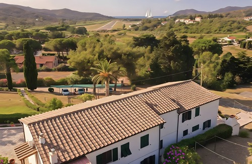 Vigne Giunche Apartment | Apartment 'Arco' with Private Garden, Wi-Fi and Air Conditioning