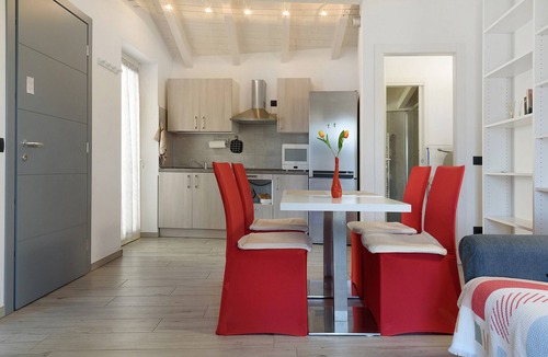 Laveno Apartment | Apartment 'Azalea' with Lake View, Wi-Fi and Air Conditioning