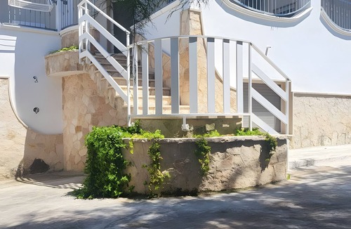 Marina di Lizzano Apartment | Apartment 'Bagnara Queen' with Sea View and Shared Garden
