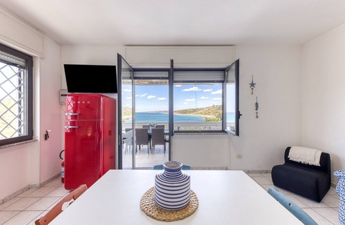 Marina San Gregorio Apartment | Apartment 'Baia Dei Sogni - Ariae' with Sea View, Wi-Fi and Air Conditioning