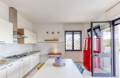 Marina San Gregorio Apartment | Apartment 'Baia Dei Sogni - Ariae' with Sea View, Wi-Fi and Air Conditioning